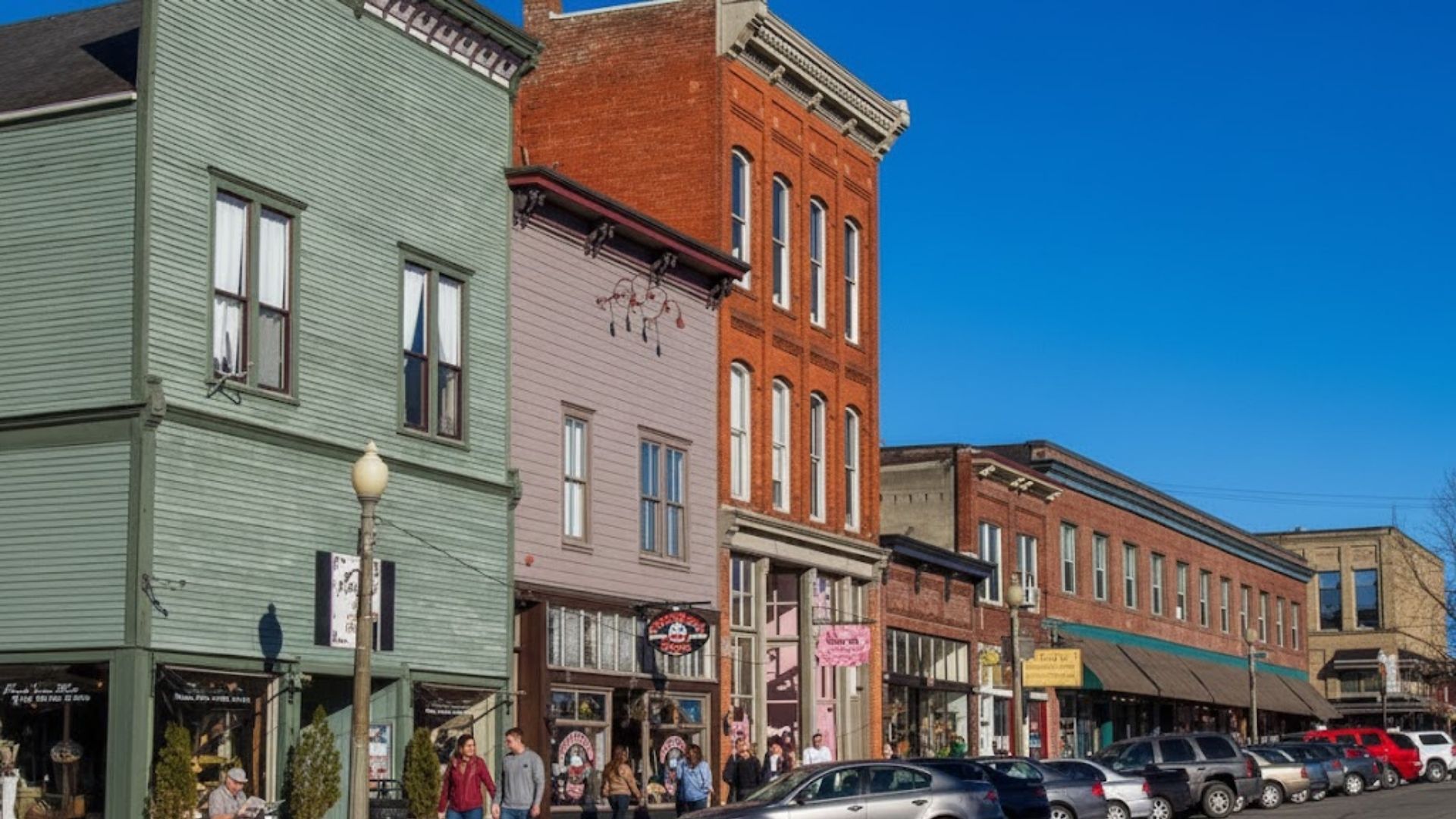 Antique Hunting and Boutique Shopping in Historic Downtown